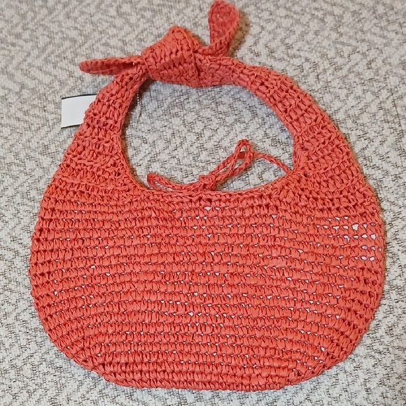 Time and Tru Women's Knot Top Straw Crescent Bag - Picture 4 of 7